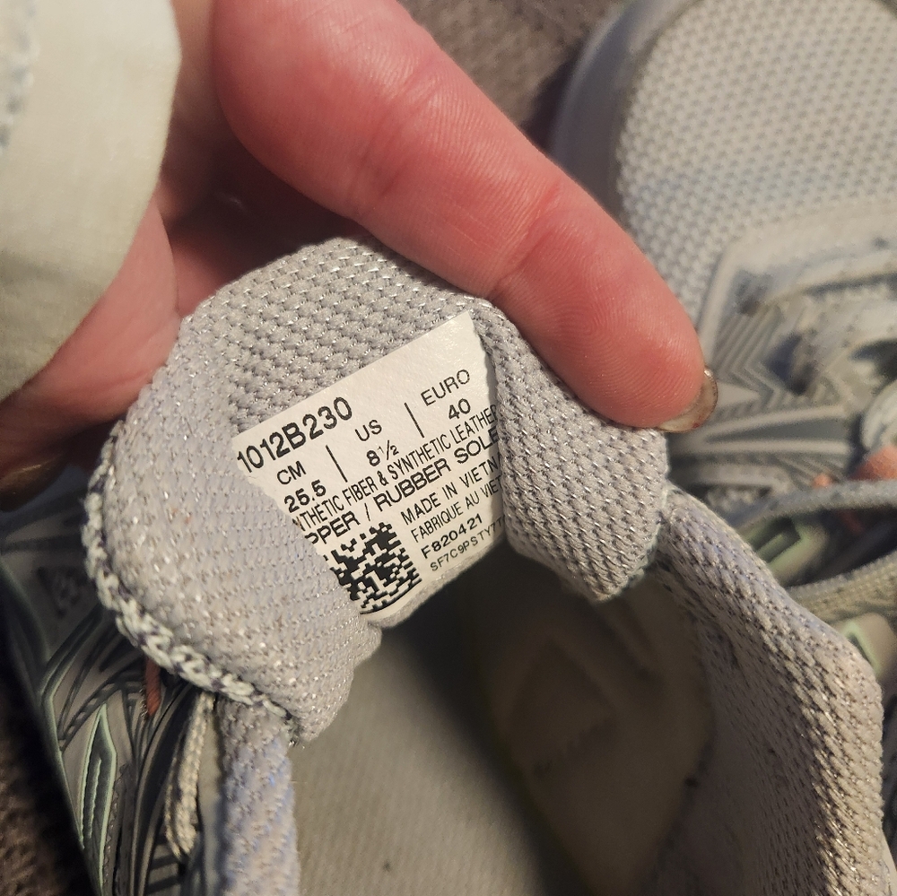 Asics - Picture 2 of 3